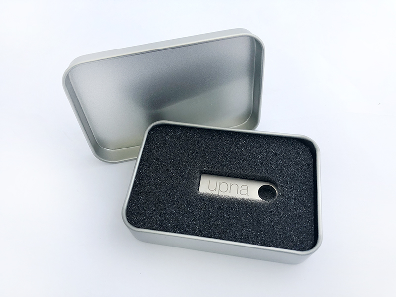 USB 32 GB aluminio, marcado en laser UPNA productos merchandising · USB