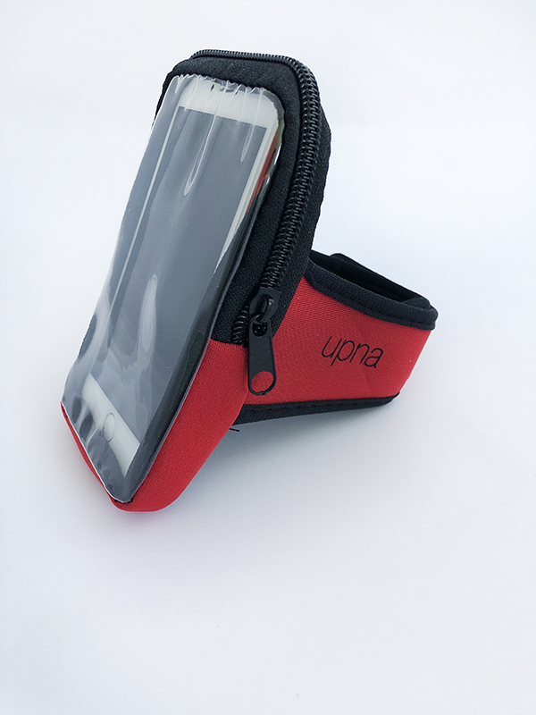 Brazalete deportivo personalizado con tampografía UPNA productos merchandising · brazalete running